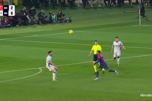 天赋选手恐怖如斯！亚马尔神级假射真停！可惜兜射打偏了！