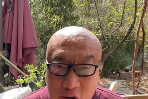 马健：今天的比赛詹姆斯必须要批评，最后时刻打得什么东西啊