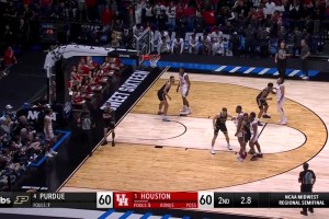 边线球战术太牛了！对手人跑掉弃防 乌赞发球后接球放篮绝杀！