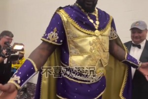 沙克也干了！奥尼尔cos国王 并给自己加冕皇冠