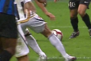 国米官推转发：当阿德决定自己单干瞬间，整个世界即将被摧毁