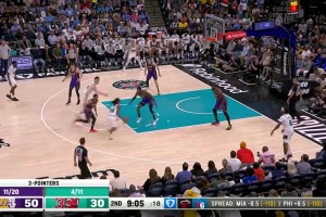 莫兰特这球把范德彪给整懵了：不是哥们，你飞在天上打球啊？