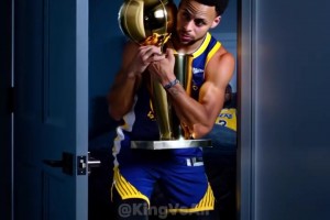 美国网友用AI恶搞：库里偷走老詹15-16赛季冠军奖杯，随后被老詹亲手逮捕