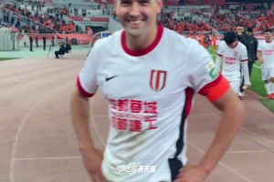 客场大胜泰山，蓉城全队赛后谢场向成都远征军致意！