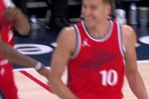 球迷发问：博格丹是第一个使用哈登撒盐庆祝动作的白人吗？