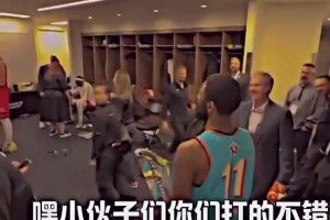 库中锋的日常训练！经典名场面：库里爆笑模仿恩比德打球！