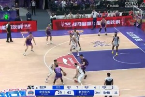 臂展有点恐怖啊！沈梓捷上演大鸟展翅残暴战斧隔扣！