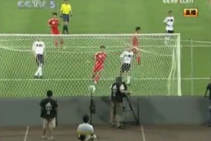 22岁蒿俊闵戏耍德国后卫破门！09年高洪波首秀国足1-1战平德国！