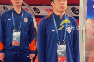 王彤伤退，李霄鹏、蒿俊闵送上安慰和鼓励，希望无大碍