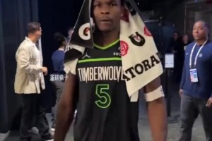 上半场8分下半场28分！华子：没什么不一样，我必须保持自信