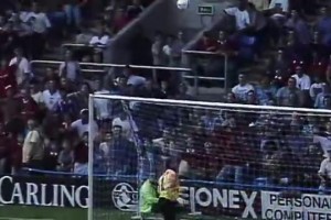 哪一球你印象最深刻？回顾贝克汉姆英超赛场的经典时刻！