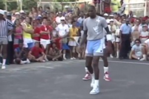 兄弟加一队不会打？乔丹曾和威尔金斯组队打街球