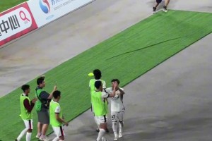 蒯纪闻终于收获首球，怒吼宣泄情绪