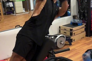 蒲帅真是又帅又有型！来看看间歇期泰山队陈蒲的核心训练