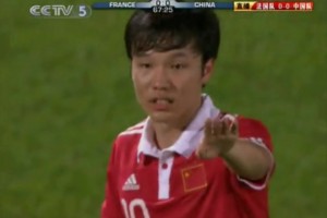 经典之作！邓卓翔惊艳落叶球攻破法国队！