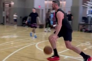 伤愈后首次训练！詹姆斯和乐福组了个老友流汗局