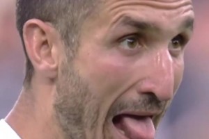 绝了！基耶利尼抖动舌头，迪巴拉看到了一脸震惊！