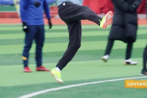 范志毅绝对放水了！看看比赛就知道典型的重炮手，后卫拿甲A金靴