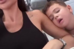 萌翻了！瓦科赛场大杀四方，儿子看台睡着了