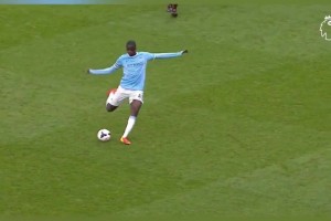 野兽级中场有多强？亚亚图雷40米外定点远射就像罚点球一样！