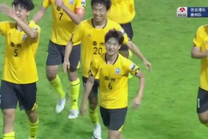 临近上半场比赛结束，盐城队再打入一球