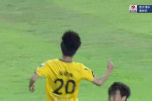 时隔25分钟，盐城队再次站在点球点，这次球进了