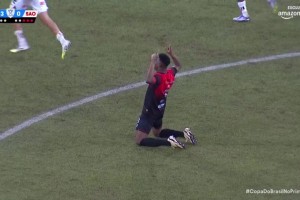 神奇的南美比赛！巴乙门将连续3扑点球！助队淘汰圣保罗！