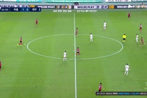 门将直接跪了！K联赛惊现半场超远吊射破门