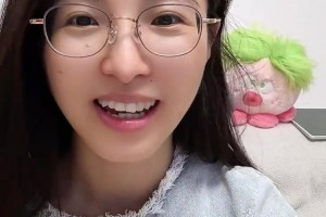 花痴女生：上海德比好看，两队都有一个帅哥