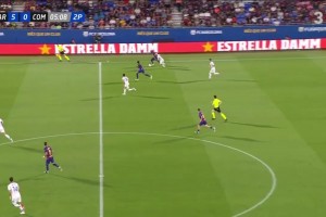 天赋碾压！亚马尔停球转身启动轻松过掉对手！