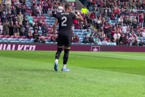 凯尔沃克伯恩利主场首秀：球队可以换，仪式感不能丢！