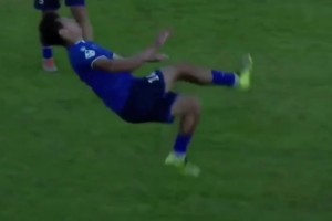 俄乙前锋打破四个月进球荒，随后空翻庆祝失败重伤住院