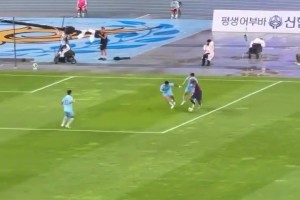 亚马尔的操作太细了！观众视角看此前热身赛亚马尔连线加维！