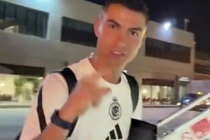 兑现承诺！C罗深夜登机，踏上前往中国香港的航班