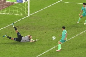 常州队首球来了！镇江门将扑救脱手，赵连平门前推射破门！