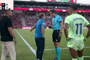 对手抗议！马洛卡球员倒地不起，费兰远射破门主裁示意进球有效