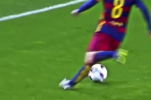 历史最佳中场之一！巴萨球迷：看他踢球简直就是一种享受！