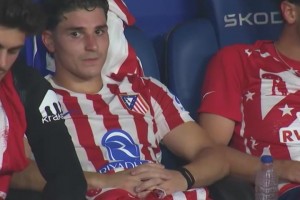 怎么争冠？马竞遭逆转被换下的阿尔瓦雷斯一脸无奈！