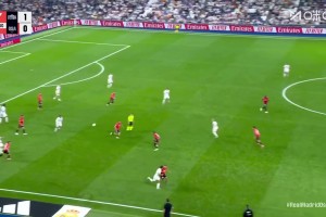 不太应该！布雷通斯肘击贡萨洛-加西亚被直红罚下，皇马多打一人