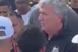 内马尔场外接受球迷指责：如果你哭了，想象一下其他人会怎么样