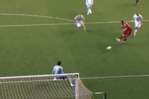 西班牙黄金一代的矛与盾对决！托雷斯戏耍过人被卡西极限扑出！