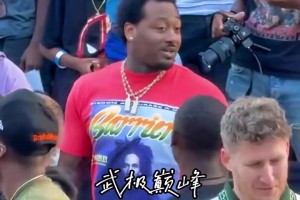 曾经的全明星球员！退役的约翰-沃尔现在已经发福的认不出来了~