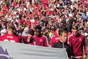 激情四射！赖斯对着芒特抛媚眼，甚至对着接下来每一个人都抛媚眼