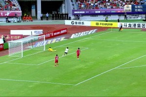 无锡队率先进球！头球 破门，角度非常刁钻