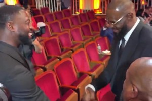 詹姆斯回到美国立即参加名人堂活动