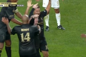 肚子大了脚法依然牛逼！大胖子鲁尼韩国慈善赛世界波破门