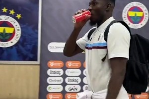 鱼缸理论又在上升！奥纳纳土超首秀获得全场最佳，击败对方埃德森