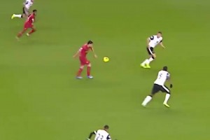 毫不讲理！名场面：苏亚雷斯超级世界波直挂死角！