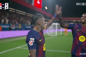 瓦伦后卫自乱阵脚，拉菲尼亚禁区内爆射破门梅开二度！