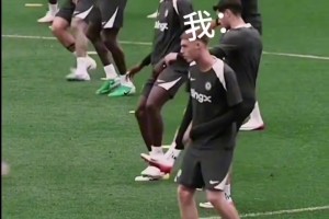 这人会不会踢球？训练时的帕尔默